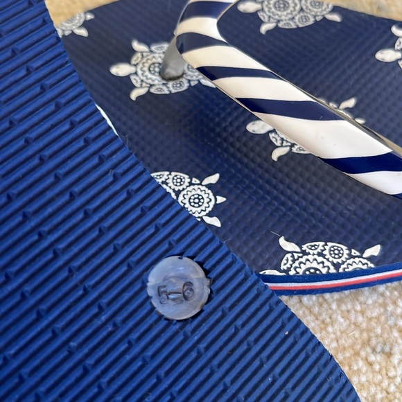 Vera Bradley | Turtles Flip Flop - Women (5-6) Blue/White - Picture 8 of 9